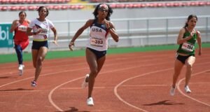Toccata Murphy runs 200-meter dash as W40 in 2014.